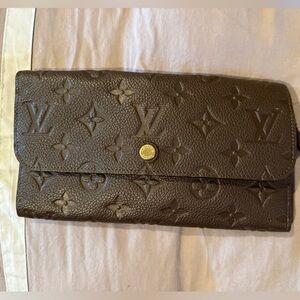 Louis Vuitton Wallet - In Like New Condition